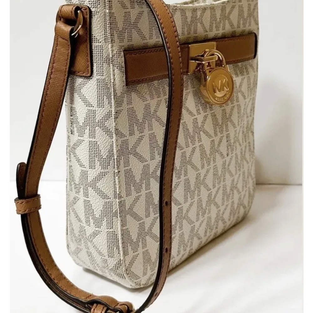 MICHAEL KORS HAMILTON TRAVEL MESSENGER CROSSBODY BAG MK VANILLA/ACORN. - Picture 3 of 8